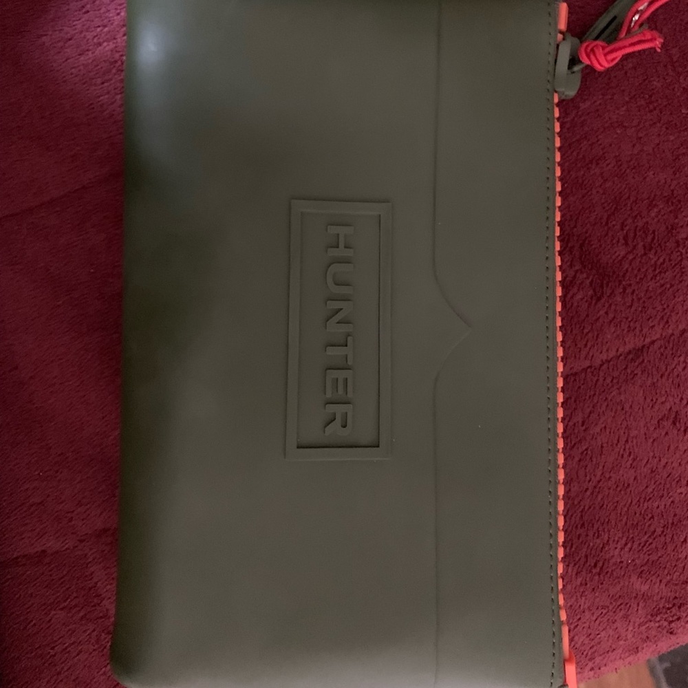 Hunter wrist pouch meduim new with tags